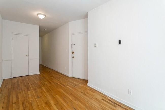 Building Photo - 118 Adams St