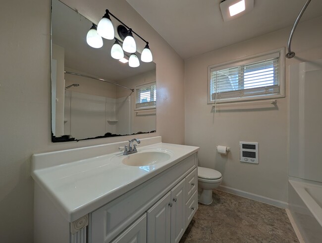 Building Photo - Great 2+ Bedroom, 1 Bathroom Duplex In Spr...
