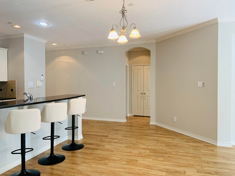 Building Photo - 1020 Texas St