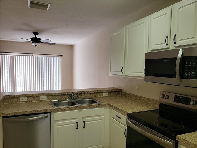 Building Photo - 15843 Fishhawk View Dr