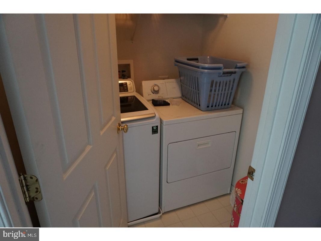 Building Photo - 5 W Minglewood Dr