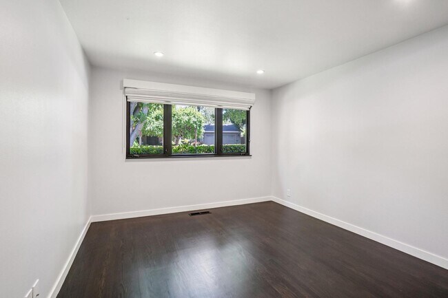 Building Photo - Renovated Linfield Oaks Retreat with Private Garden and Guest Studio