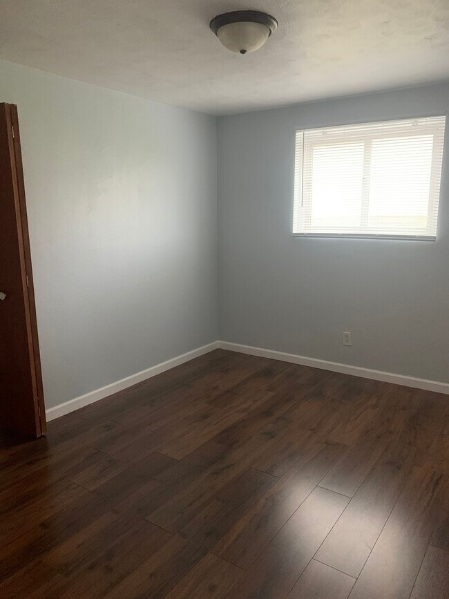 Building Photo - 407 E Seminole St