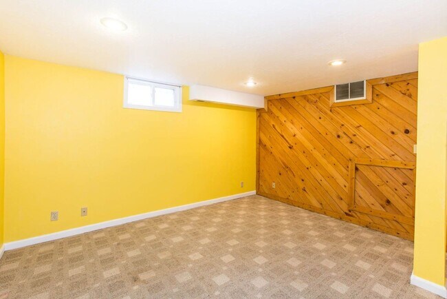 Building Photo - 2134 S 13th St W