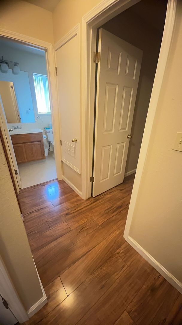 Building Photo - 3 Bedroom 2 Bathroom Charming home