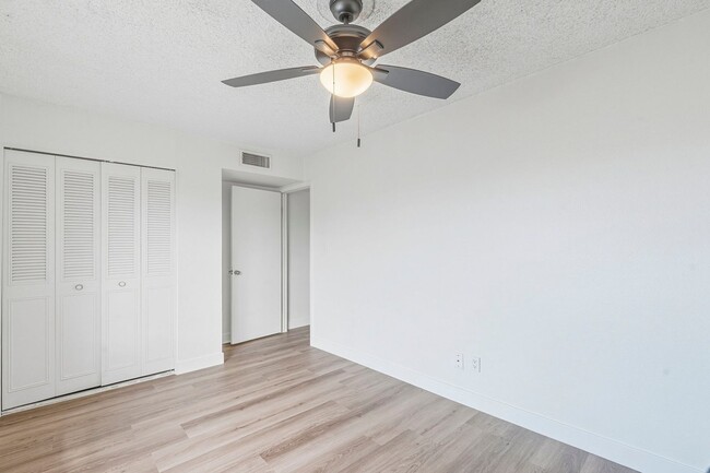 Building Photo - Wonderful East Valley Home! 4bedroom 2 Bat...