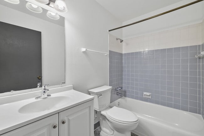Building Photo - Second floor one bedroom unit available on...