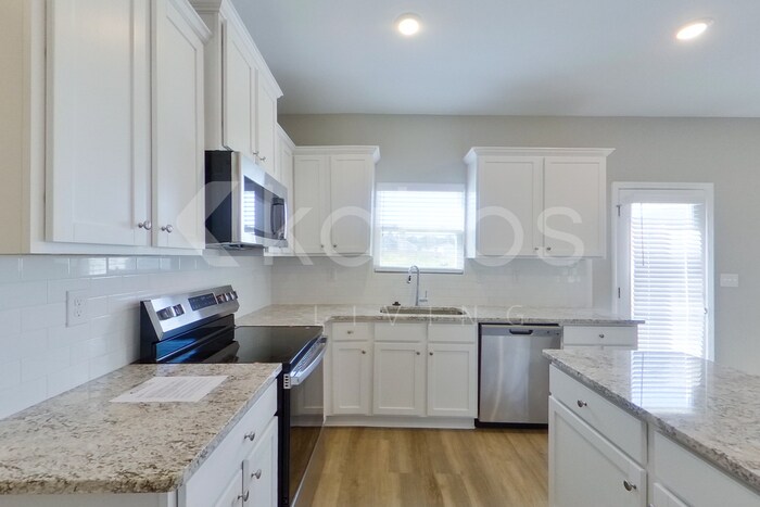 Building Photo - 7333 Foggy River Dr