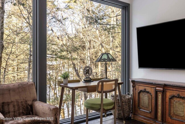 Building Photo - 70 Raybrook Dr