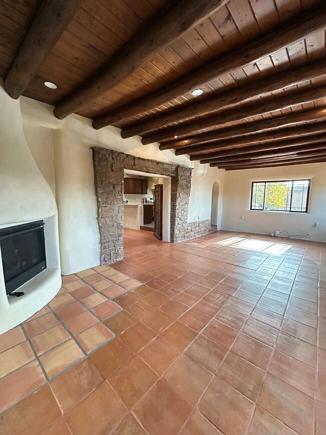 Building Photo - 152 Lorenzo Rd