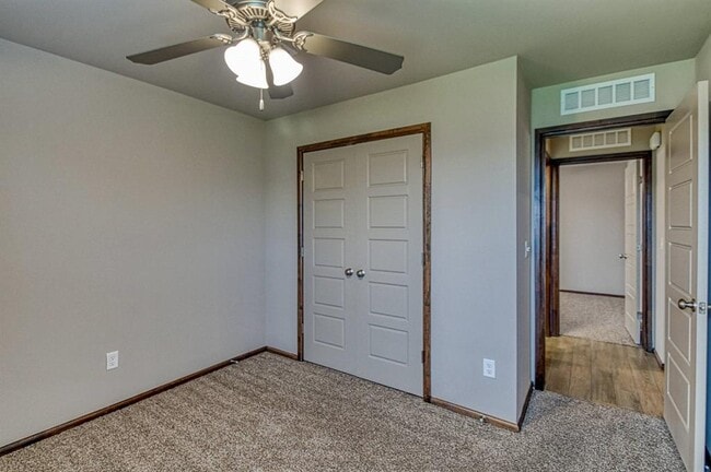 Building Photo - 6509 SE 87th St