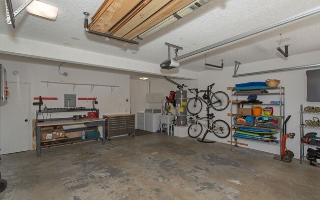 Building Photo - Carlsbad Village Furnished 2 bedroom/2 bath Long Term