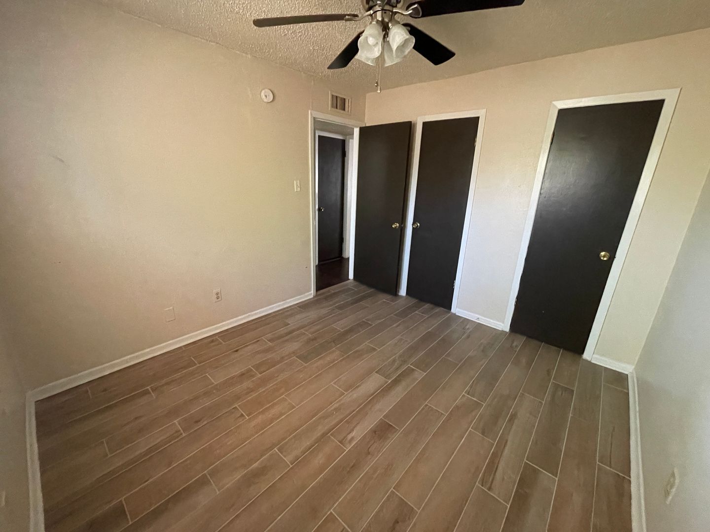 Building Photo - 425 W Avenue C