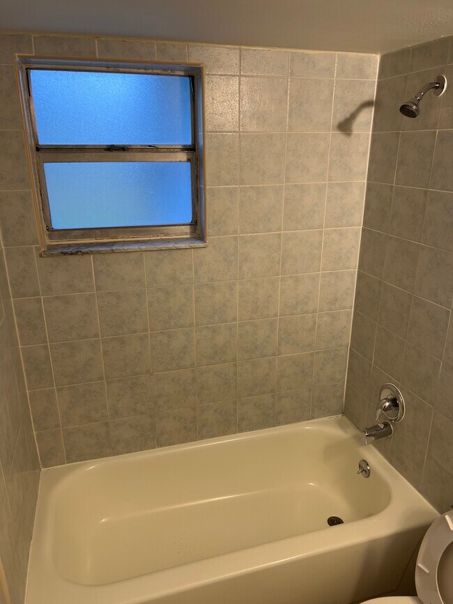 Building Photo - 10128 Portale Ave