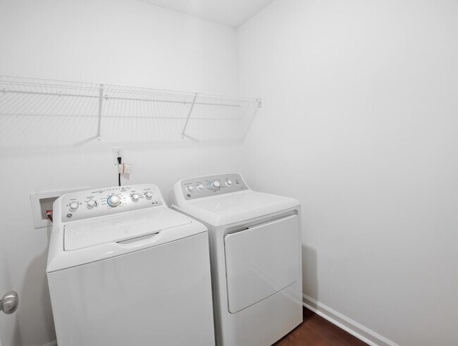 Building Photo - 214 Deercroft Dr