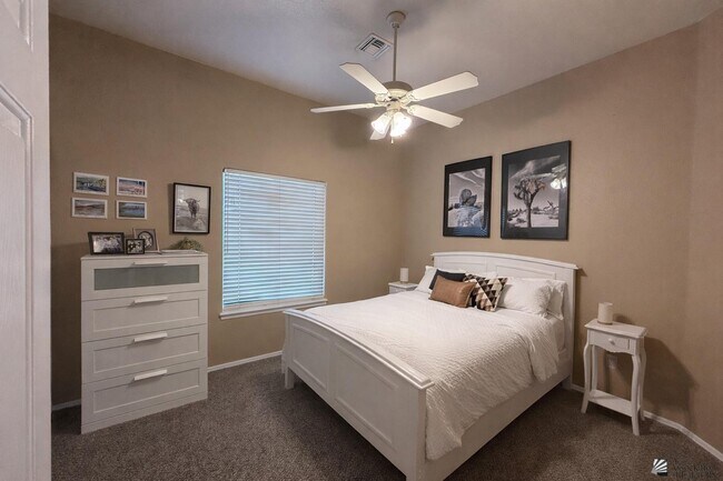 Building Photo - 10745 E 38th Ln