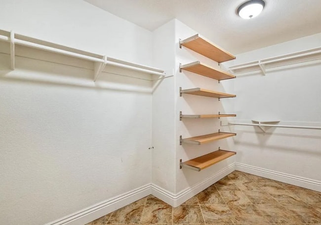 Building Photo - Three Story Townhome Overlooking Singing H...