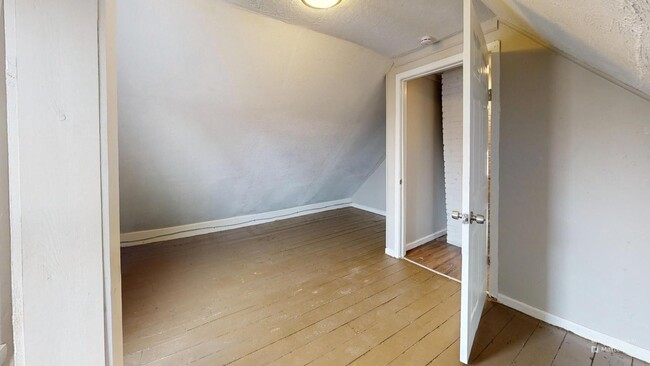 Building Photo - Lease to own! 5 bedroom/1 bath, Old Brooklyn.