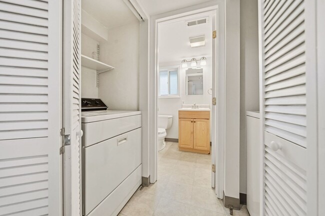 Building Photo - 6830 SE 50th Ave