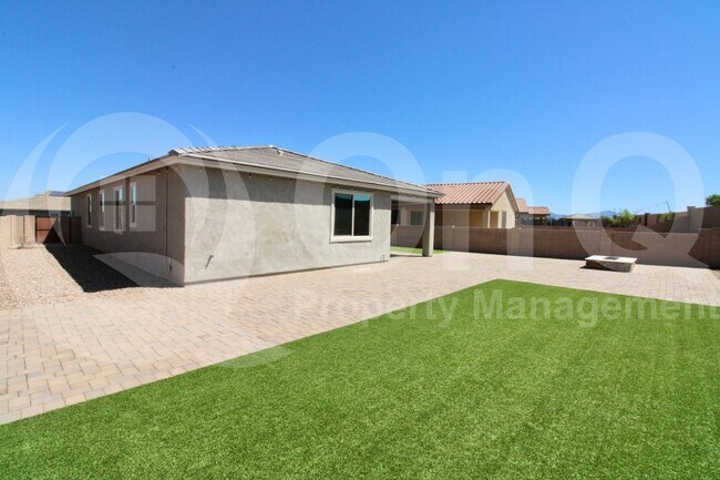 Building Photo - 1021 West Calle Zoca