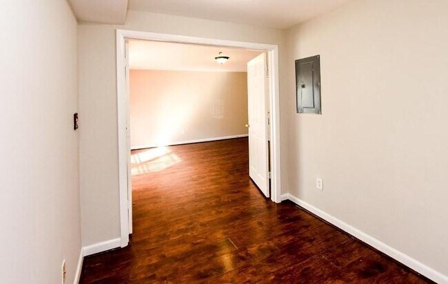 Building Photo - 2472 Alabama Ave SE, Unit B2