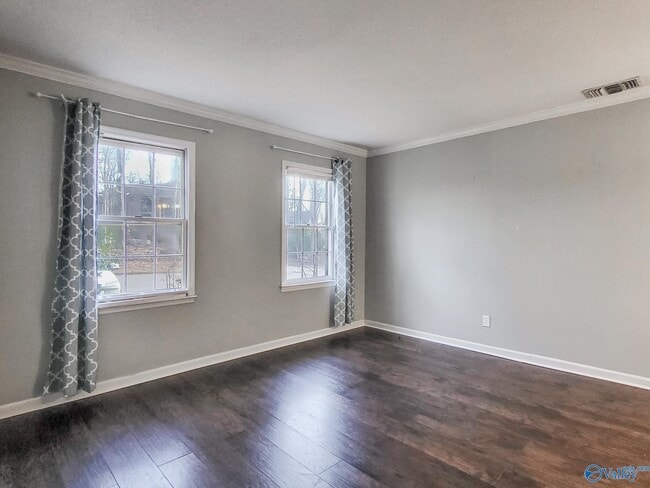 Building Photo - 2020 Woodlawn Dr SW