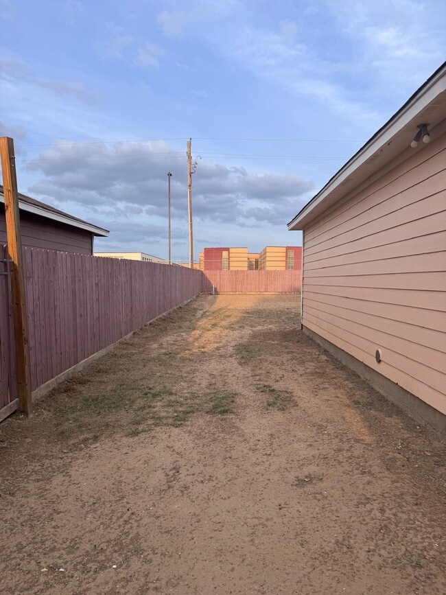 Building Photo - 3807 Katiana Dr