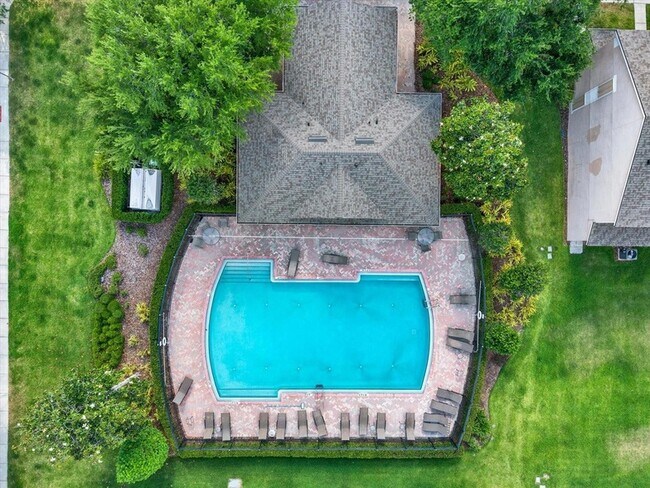 Building Photo - 5036 Pond Ridge Dr