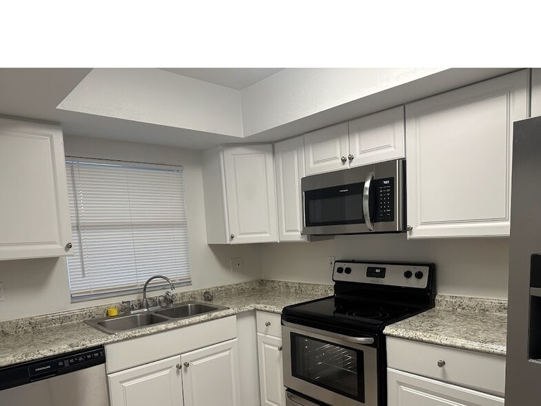 Building Photo - 3369 Barnsdale Dr