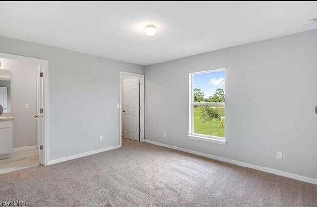 Building Photo - 4023 NE 23rd Pl