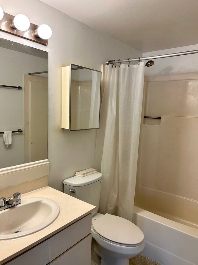 Building Photo - 1BR Condo @ Opera Plaza with Amenities, 24...