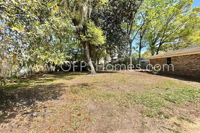 Building Photo - Spacious 5BR/3BA Brick Home in Overbrook