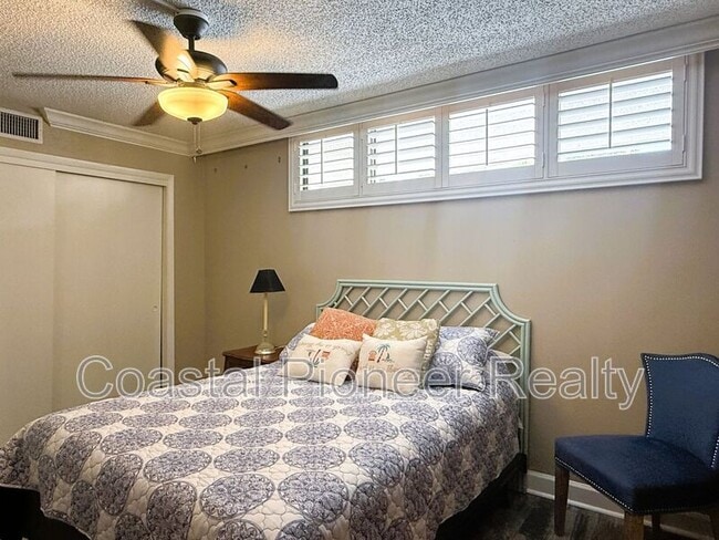Building Photo - 2614 Cove Cay Dr