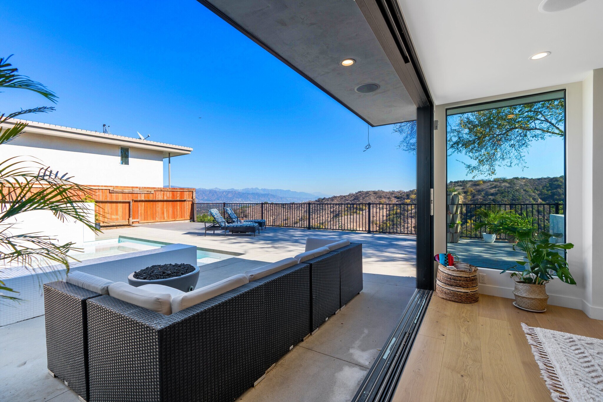 Building Photo - 3632 Beverly Ridge Dr