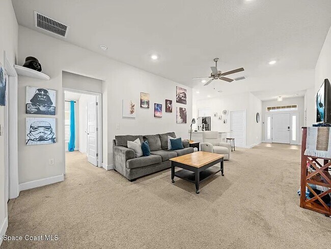 Building Photo - 695 Lantana St
