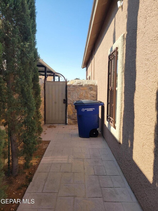 Building Photo - 14267 Pacific Point Dr