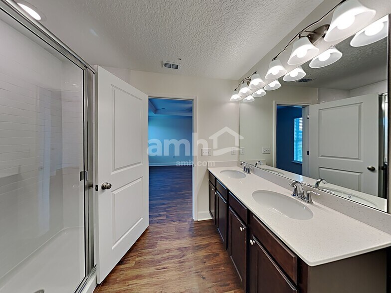 Building Photo - 2128 Saffron Walden Dr