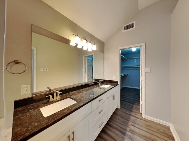 Building Photo - 18007 Oakloch Ct