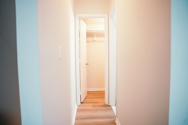 Building Photo - 916 W Lombard St