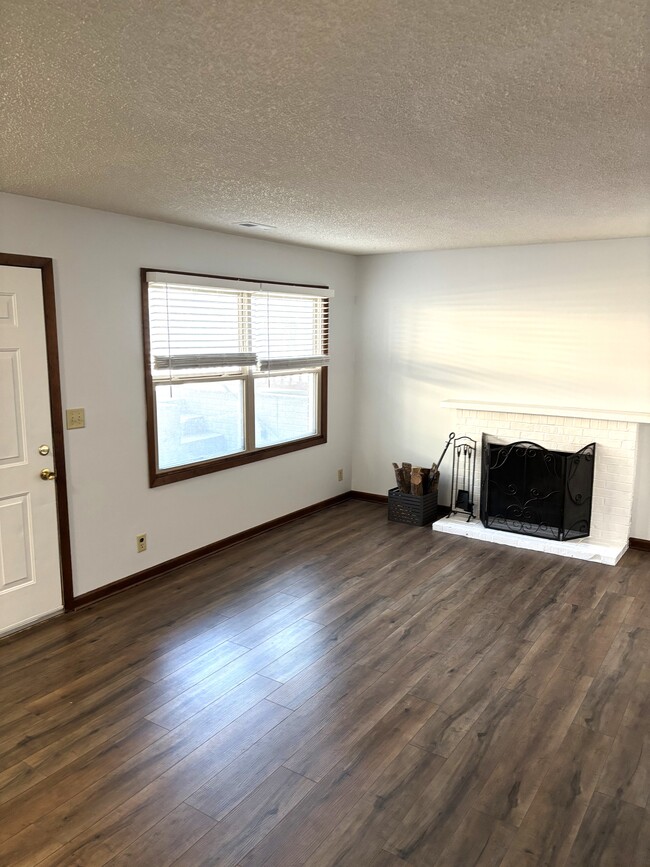 Building Photo - 1825 Knox St