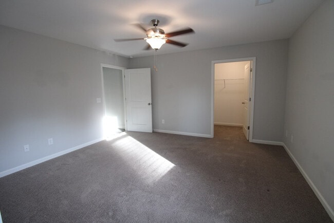 Building Photo - 581 Brushwood Dr