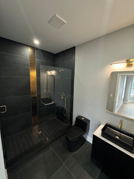 Master Bathroom - 21 High St