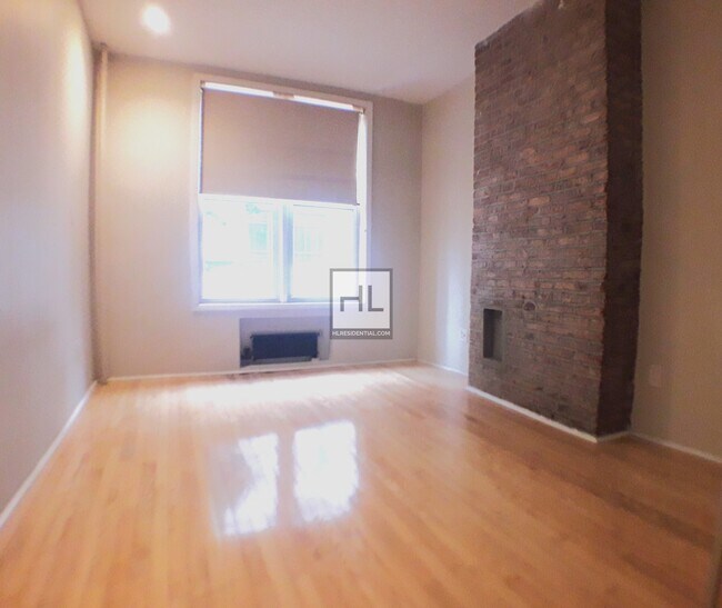 Primary Photo - Completely Renovated 1BR in LIC with Extra...