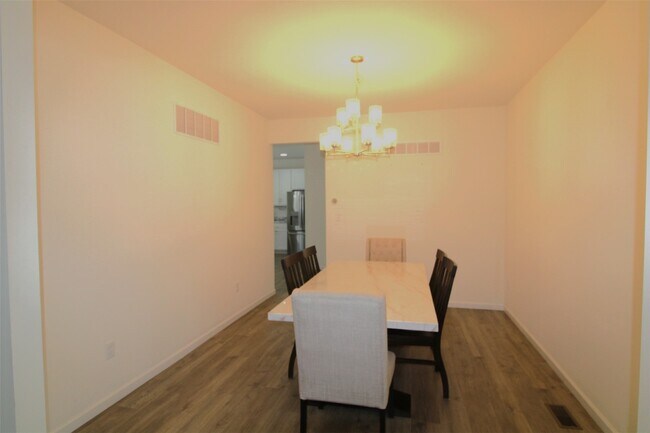 Building Photo - 130 Prairie Wind Dr