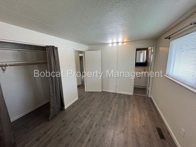 Building Photo - 2523 Baker Dr