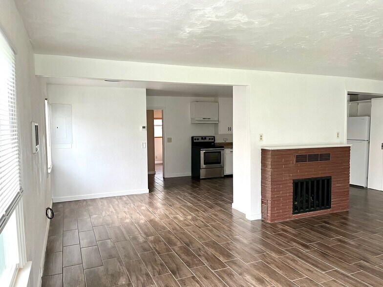 Building Photo - 14318 67th Ave NE