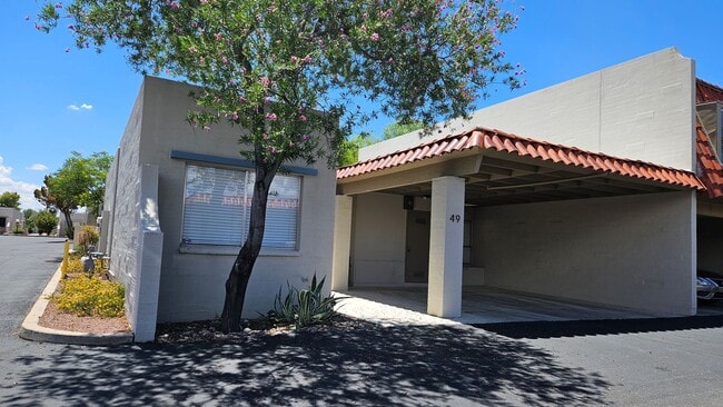 Building Photo - This is a must-see chic and updated townho...