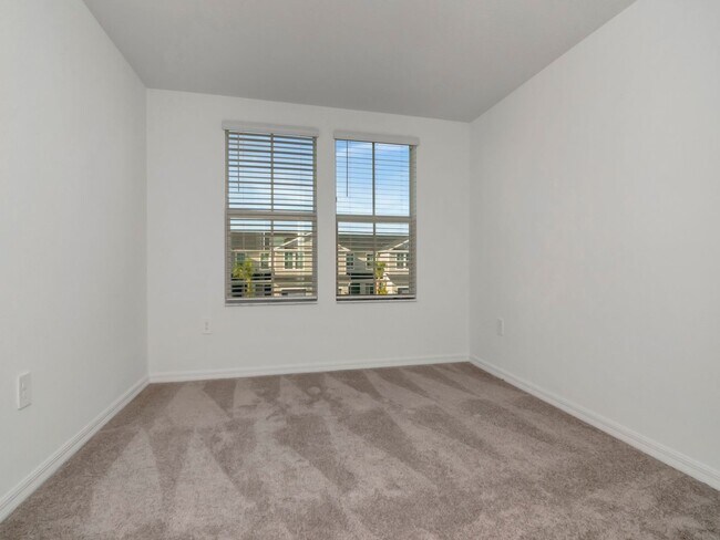 Building Photo - Modern New Construction Townhome in Desirable Lakewood Ranch – Up to 1 Month Free