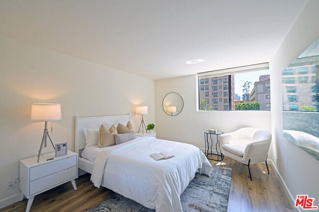 Building Photo - 10535 Wilshire Blvd