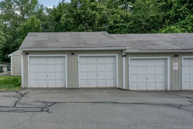 Building Photo - 308 Carlton Ln